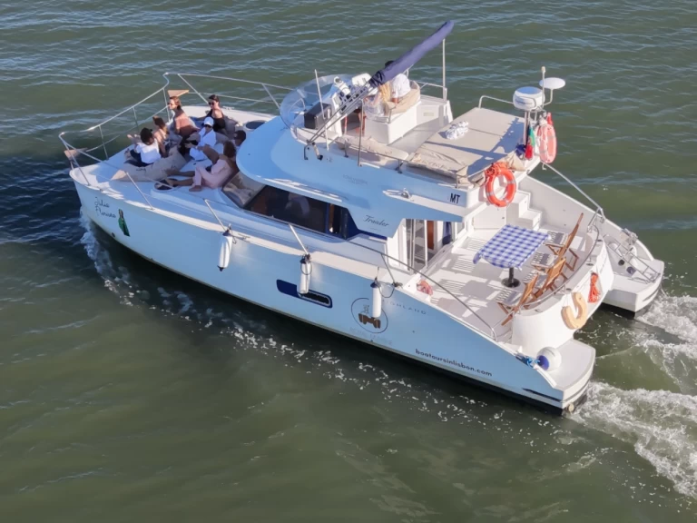 Motorboat rental with or without captain Fountaine Pajot Lisbon