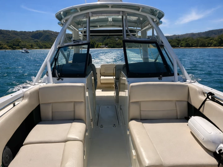 Motorboat rental in Coco Bay - Boston Whaler Boston 24 FT