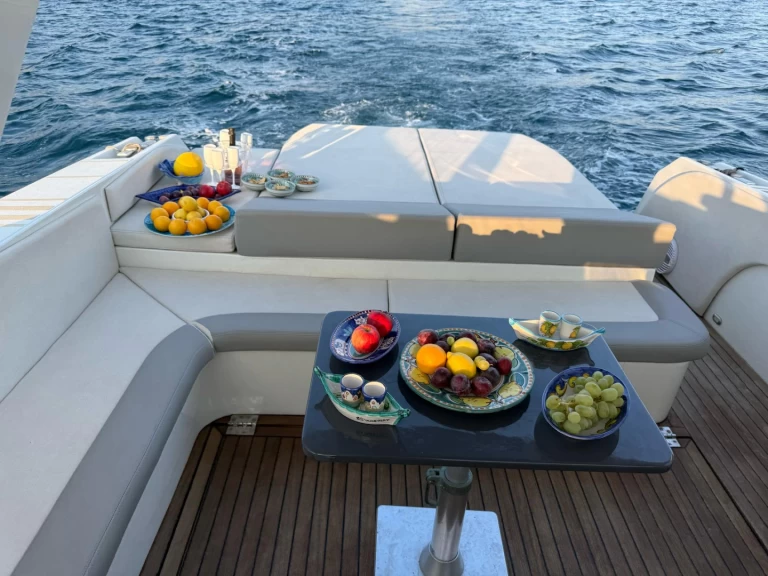 Motorboat rental in Salerno - Ferretti Altura 39