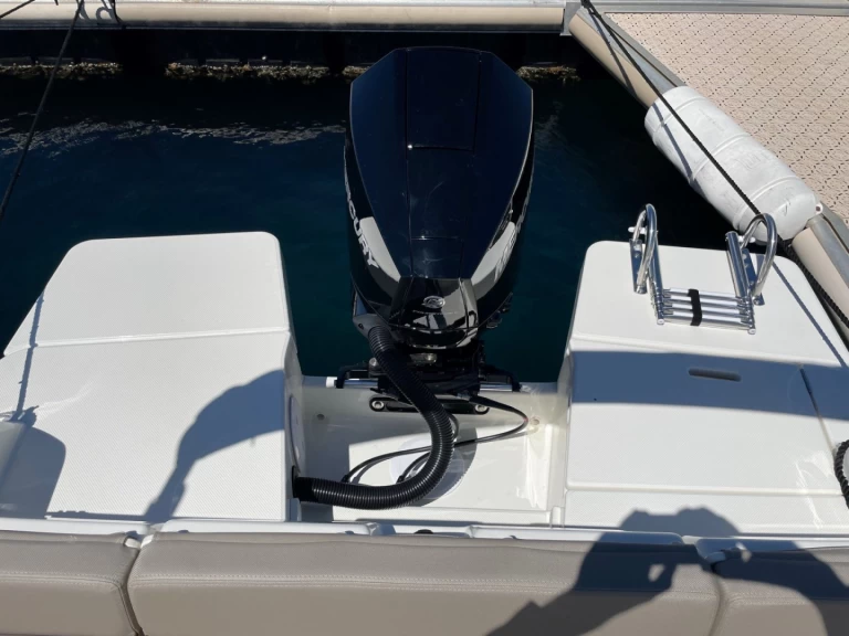 Bareboat Rental Motorboat Quicksilver with a boat licence