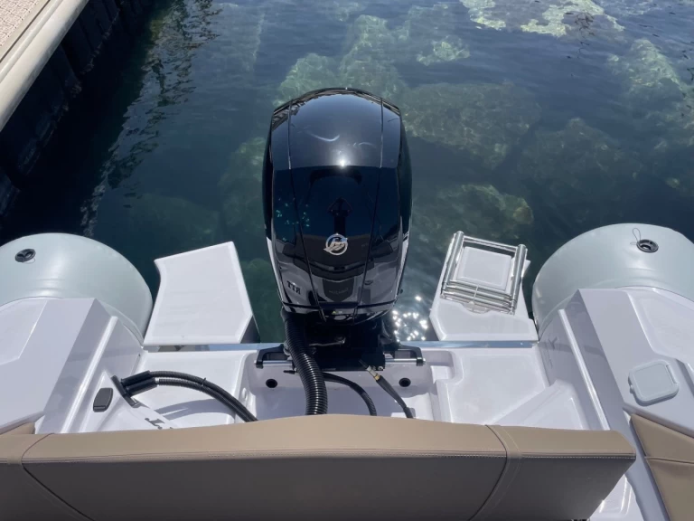 Ranieri Cayman 21 Sport charter bareboat or captained in  Cavalaire-sur-Mer