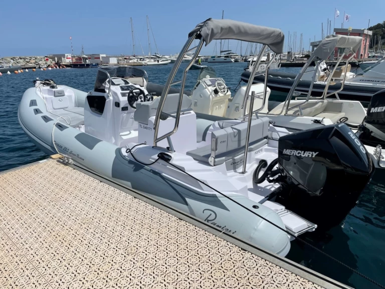 Yacht charter Cavalaire-sur-Mer cheap RANIERI 23 CAYMAN SPORT TOURING