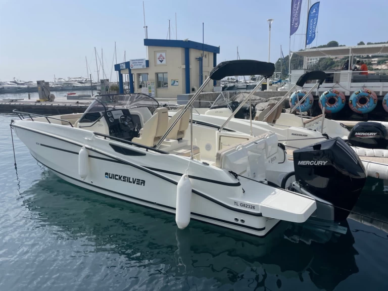 Motorboat rental in Cavalaire-sur-Mer - Quicksilver QUICKSILVER 805