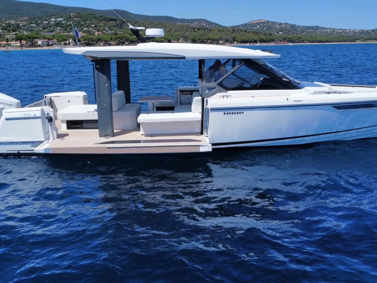 Rent a Saxdor 400 GTO Cavalaire-sur-Mer