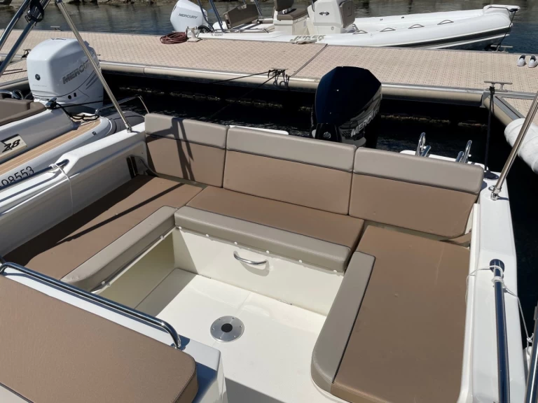 Boat rental Quicksilver Quicksilver Activ 755 in Cavalaire-sur-Mer on Samboat