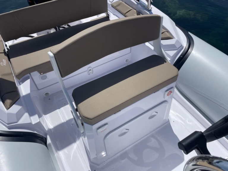 RIB rental in Cavalaire-sur-Mer - Ranieri Cayman 21 Sport