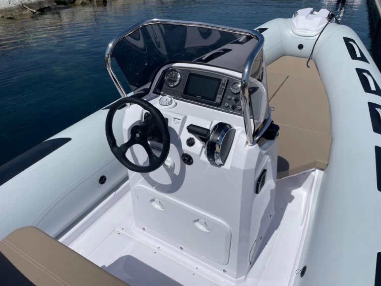 Boat rental Ranieri Cayman 21 Sport in Cavalaire-sur-Mer on Samboat