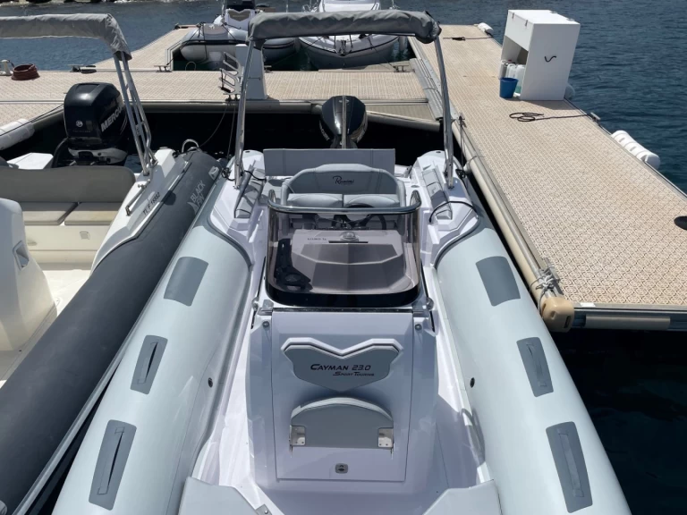 Ranieri International  RANIERI 23 CAYMAN SPORT TOURING in Cavalaire-sur-Mer on SamBoat