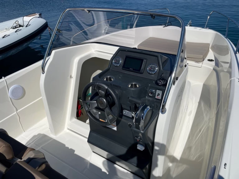 Motorboat rental in Cavalaire-sur-Mer - Quicksilver Quicksilver 675 Activ Open
