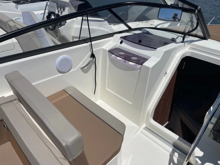 Yacht charter Cavalaire-sur-Mer cheap QUICKSILVER 805 CRUISER