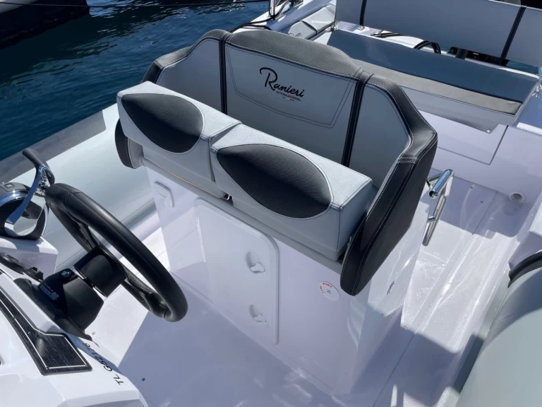 Boat rental Ranieri Cayman 26 Sport Touring in Cavalaire-sur-Mer on Samboat