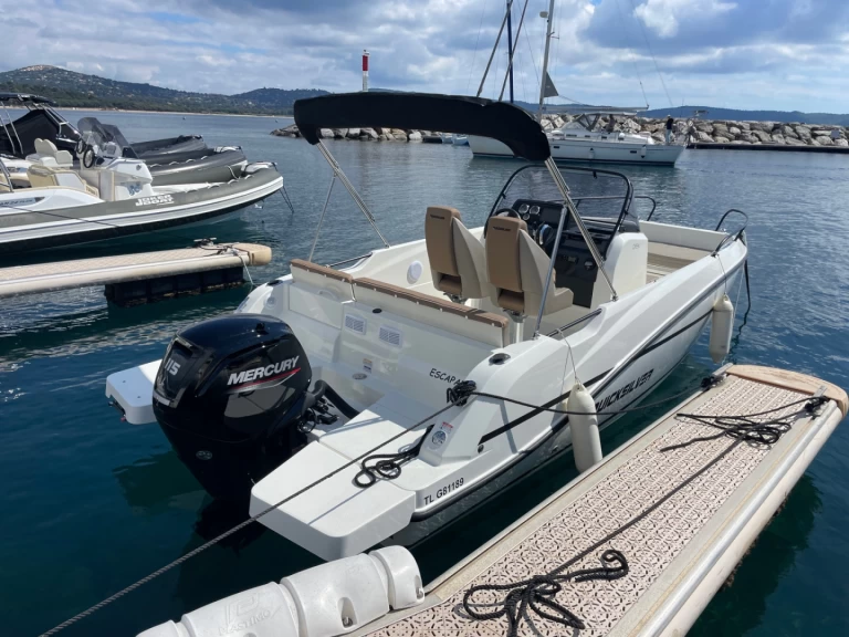 Yacht charter Cavalaire-sur-Mer cheap Quicksilver 605 Activ Open