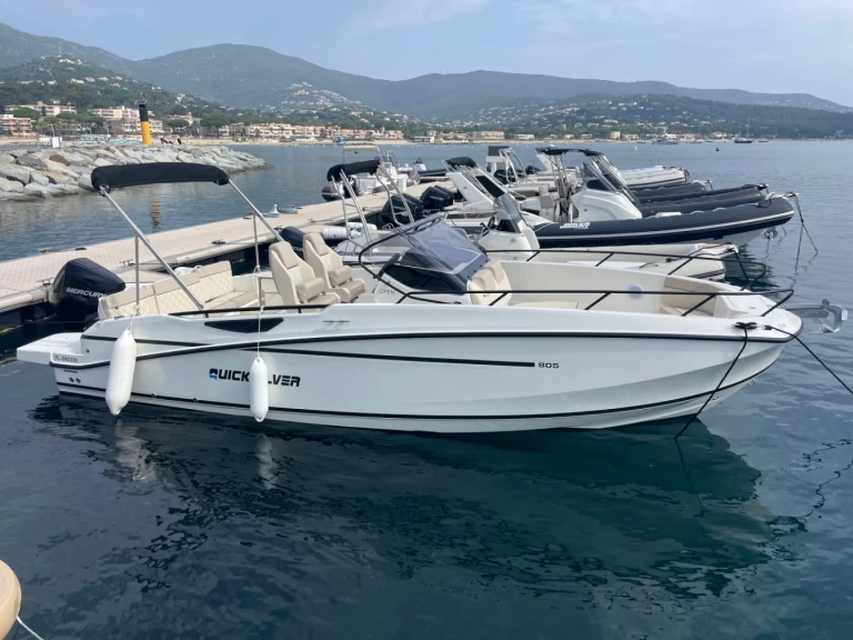 Motorboat rental in Cavalaire-sur-Mer - Quicksilver QUICKSILVER 805