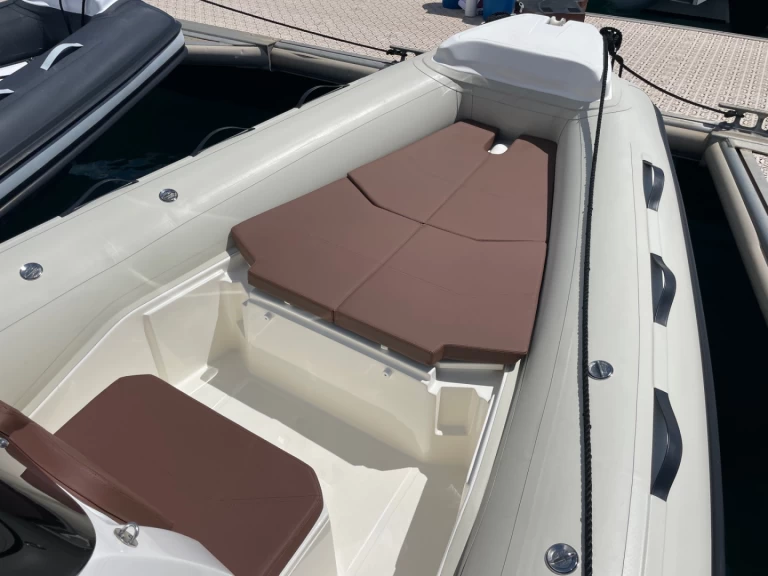 Rent a Joker Boat Coaster 580 Cavalaire-sur-Mer