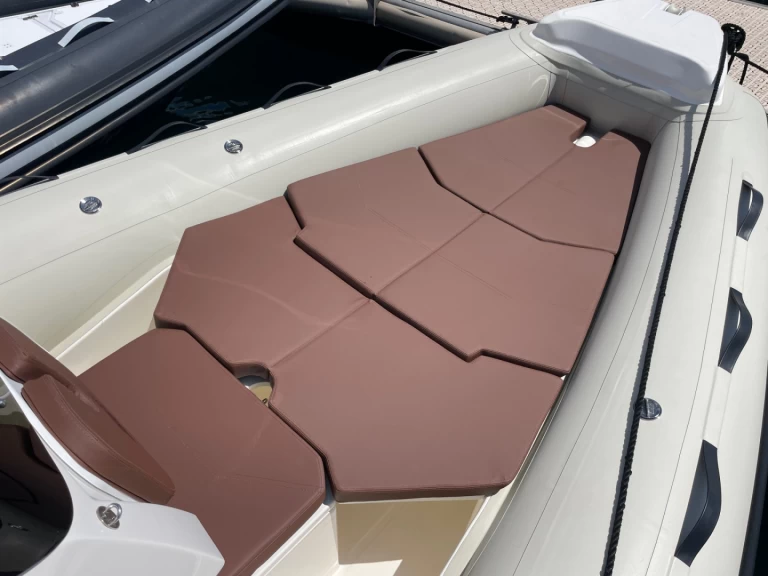 Yacht charter Cavalaire-sur-Mer cheap Coaster 580