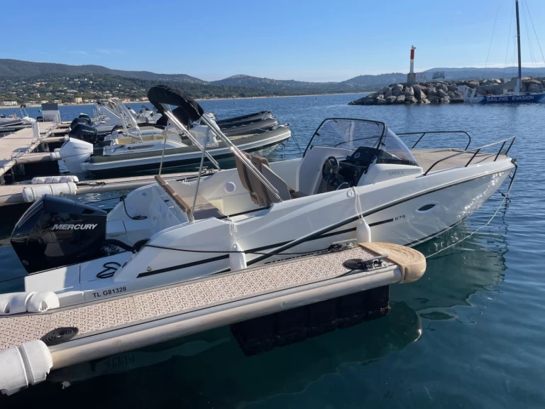 Motorboat rental in Cavalaire-sur-Mer - Quicksilver Activ 675 Sundeck