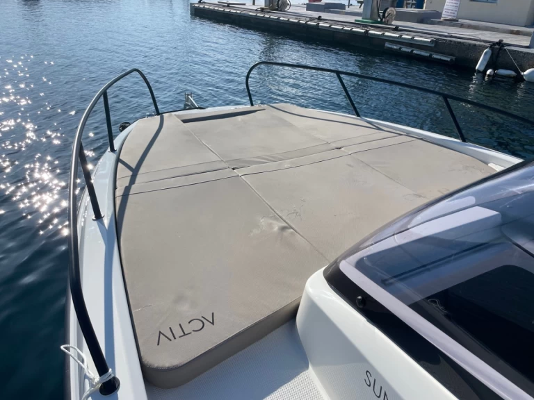 Boat rental Quicksilver Activ 675 Sundeck in Cavalaire-sur-Mer on Samboat