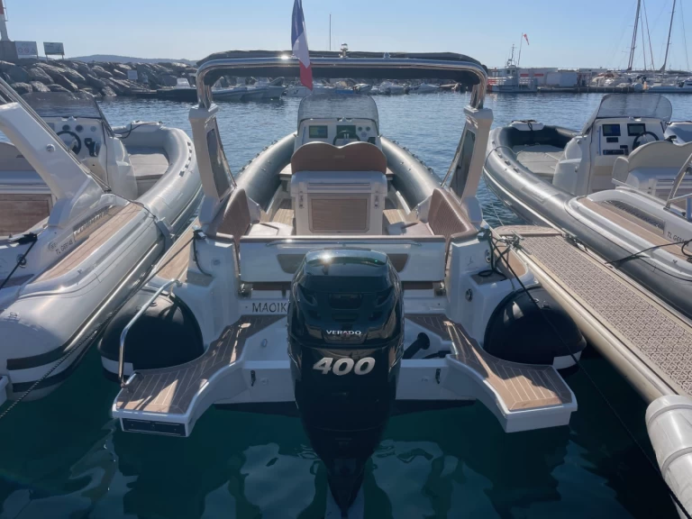 Yacht charter Cavalaire-sur-Mer cheap JOKER 28