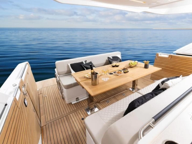 Motorboat rental in Sorrento - Jeanneau db 43