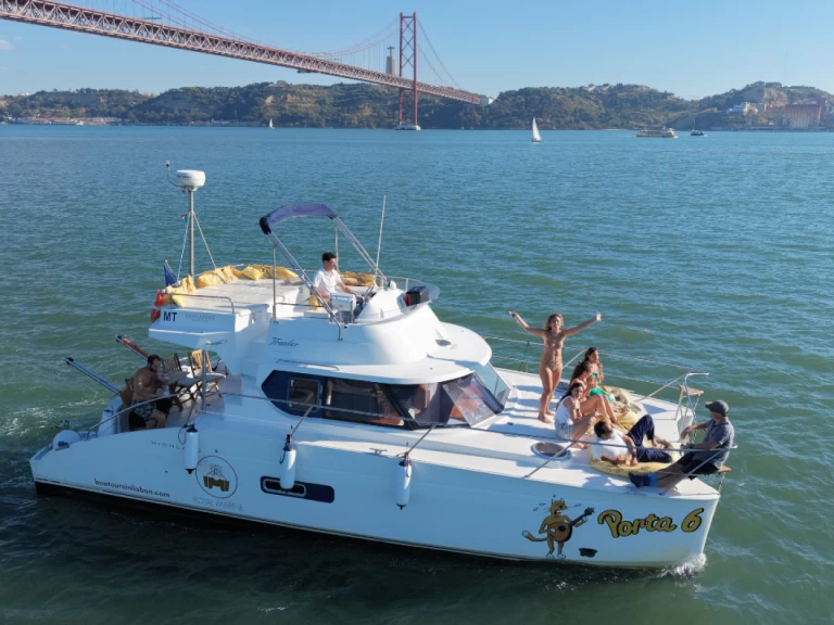 Motorboat rental with or without captain Fountaine Pajot Lisbon