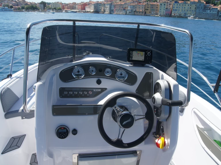Yacht charter Rovinj cheap Bluline 21 Ft Open