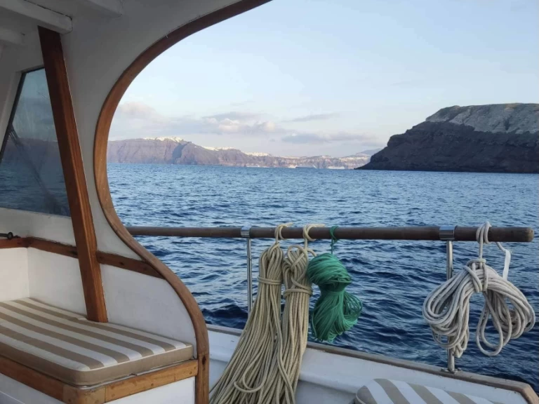 Yacht charter Vlychada cheap trehandiri