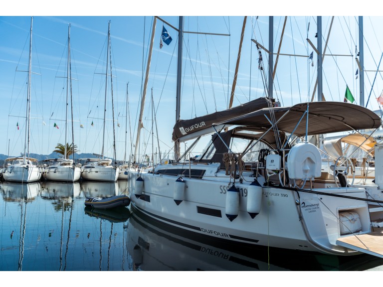 Boat rental Dufour Dufour 390 Grand Large in Olbia on Samboat