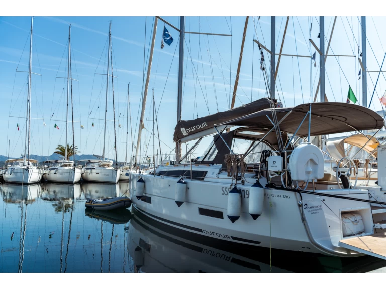 Boat rental Dufour Dufour 390 Grand Large in Olbia on Samboat
