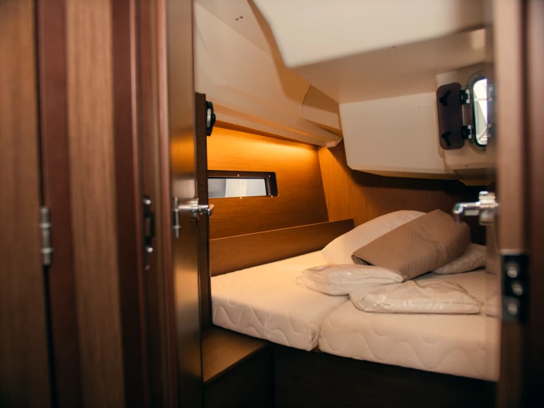 Sailboat rental in Olbia - Bénéteau Oceanis 40.1