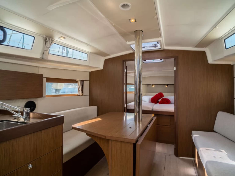 Bareboat Rental Sailboat Bénéteau with a boat licence