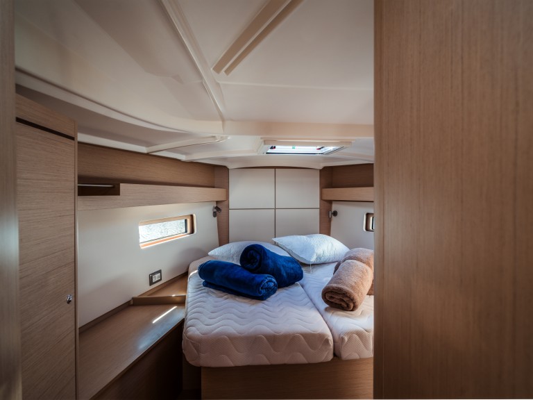 Bénéteau Oceanis 40.1 in Olbia on SamBoat