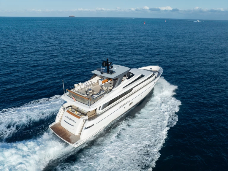 Luxury Yacht for rent Miami at the best price