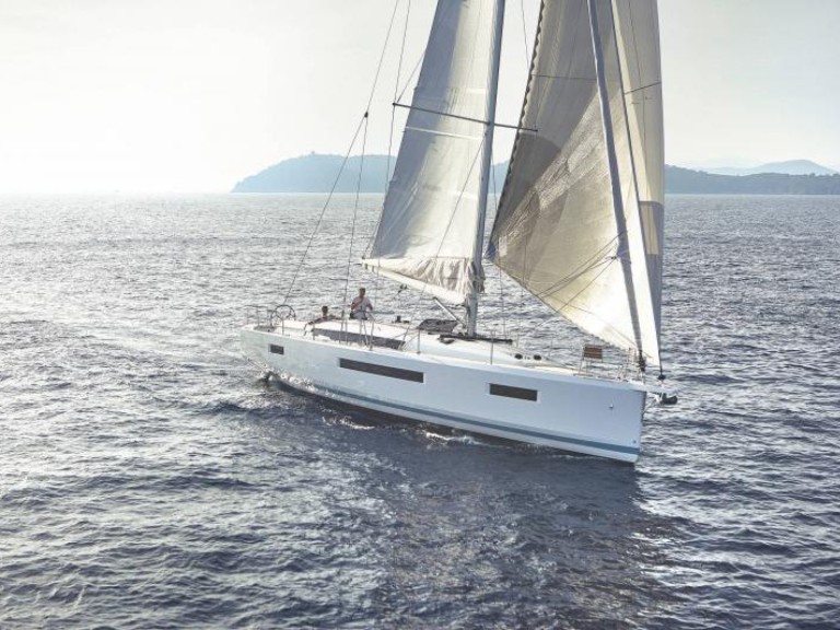 Sailboat rental with or without captain Jeanneau Lávrio