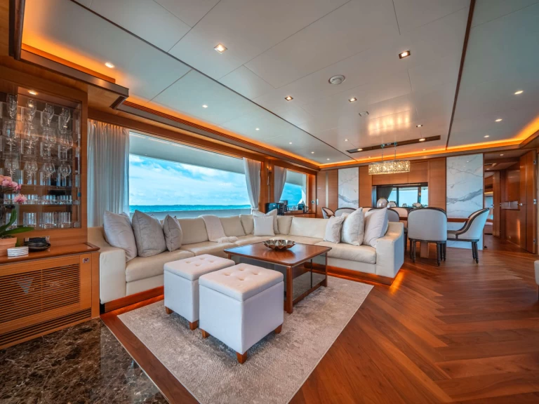 Luxury Yacht rental in New England - Horizon MIDNIGHT MOON
