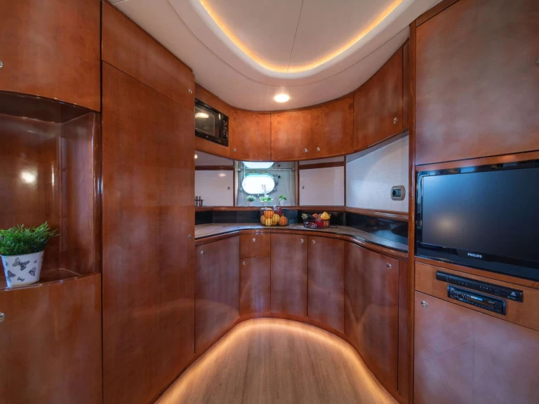 Luxury Yacht for rent Athens at the best price