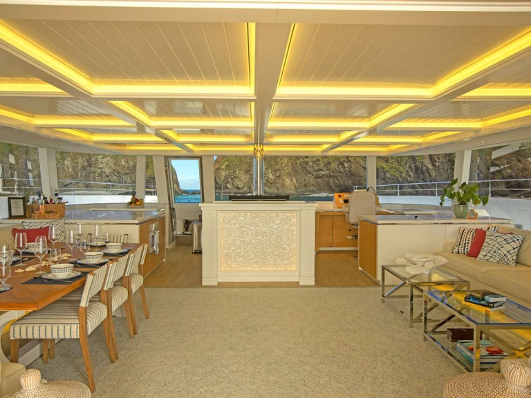 Bareboat Rental Luxury Yacht Sunreef with a boat licence