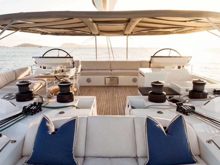 Luxury Yacht rental in Nassau - Lagoon AKASHA