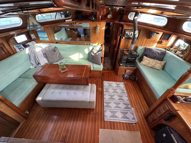 Bareboat Rental Luxury Yacht Wellington with a boat licence