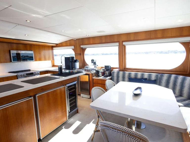 Bareboat Rental Luxury Yacht Broward with a boat licence