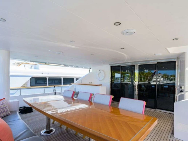 Luxury Yacht for rent Turks and Caicos Islands at the best price