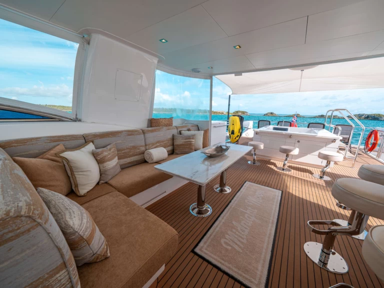 Bareboat Rental Luxury Yacht Horizon with a boat licence