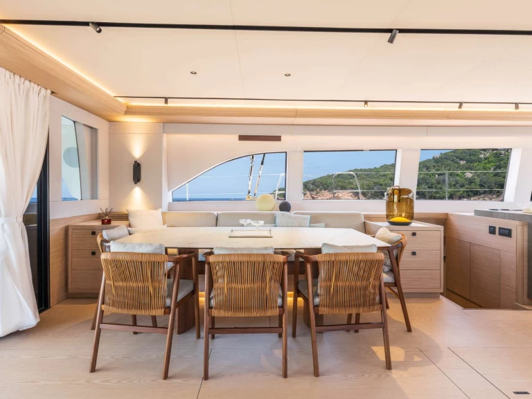 Bareboat Rental Luxury Yacht Lagoon with a boat licence