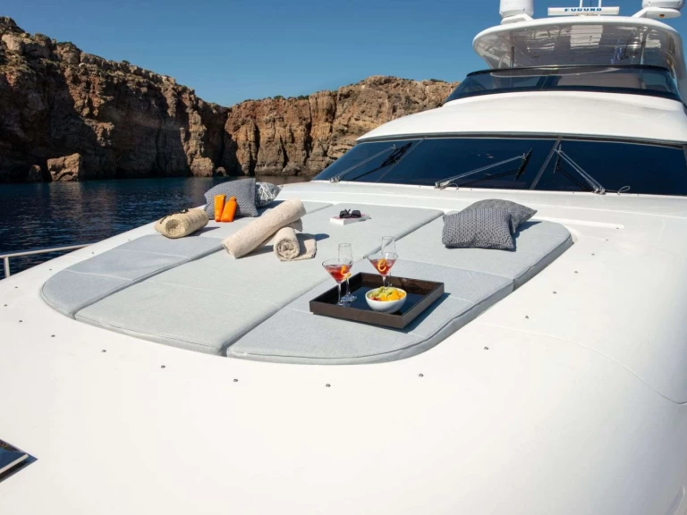 Luxury Yacht for rent Greece at the best price