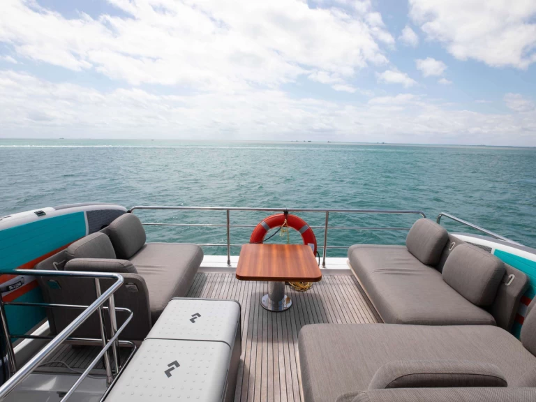 Rent a Azimut Geisha State of Florida