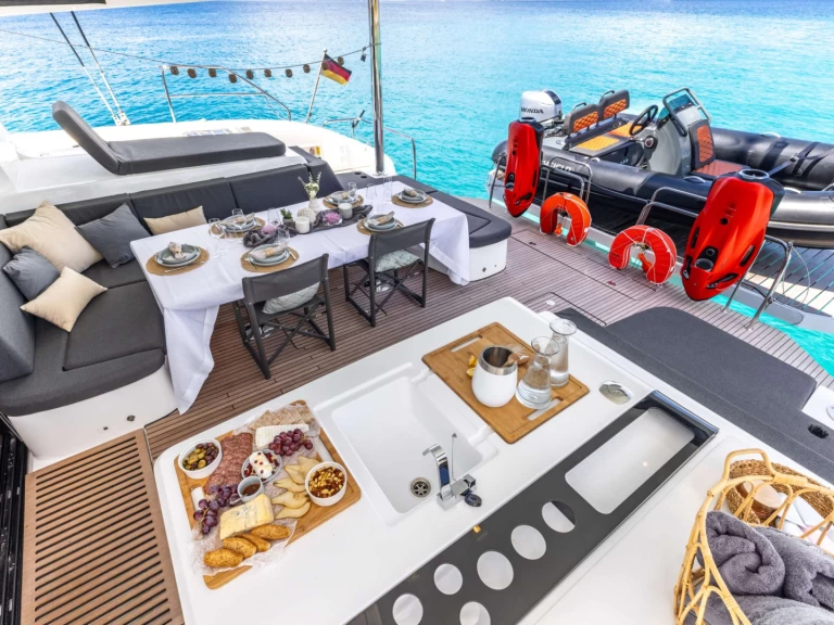Luxury Yacht for rent Athens at the best price