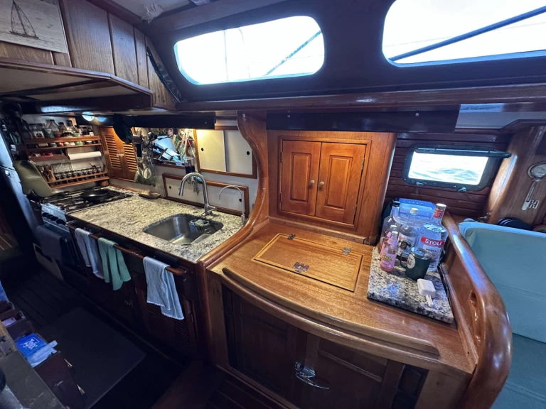 Bareboat Rental Luxury Yacht Wellington with a boat licence