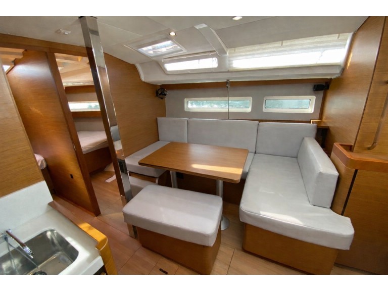 Sailboat for rent Nettuno at the best price