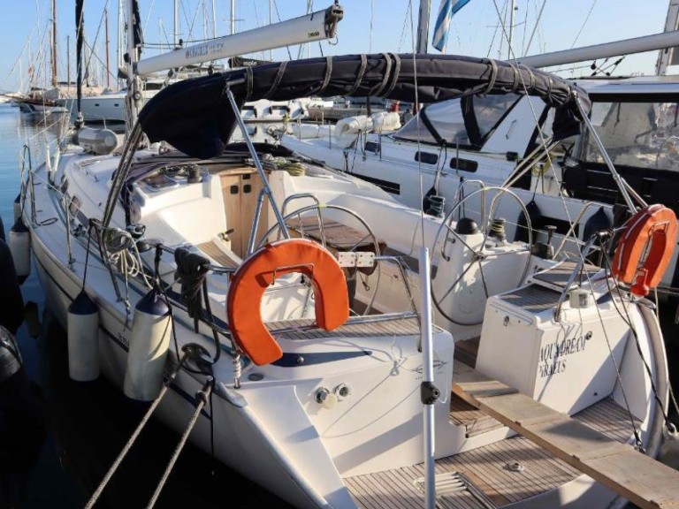Sailboat rental in Alimos - Bavaria Bavaria 43 Cruiser