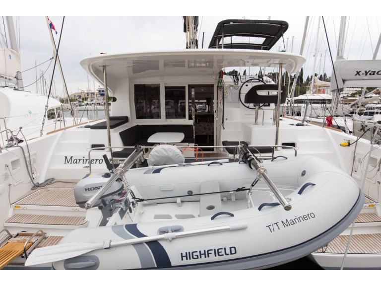 Catamaran for rent Lávrio at the best price