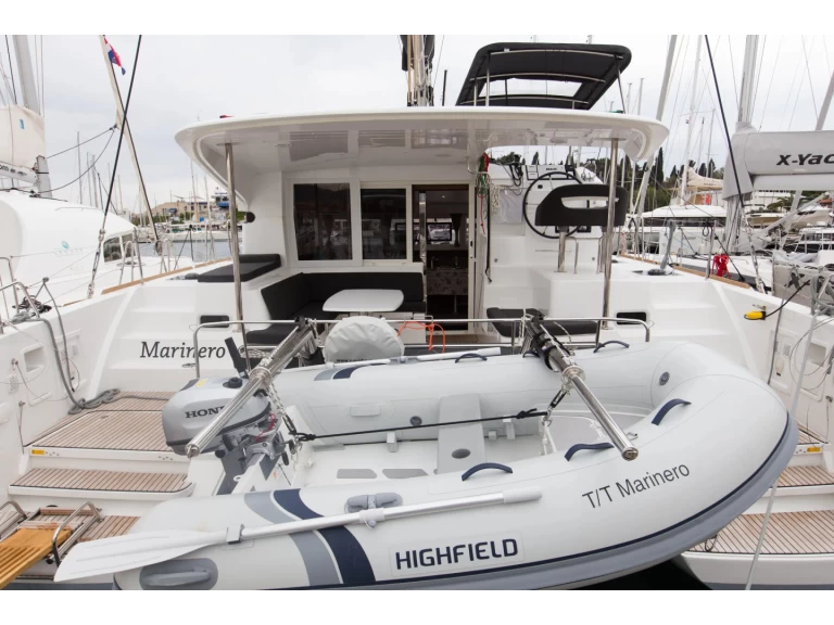 Catamaran for rent Lávrio at the best price